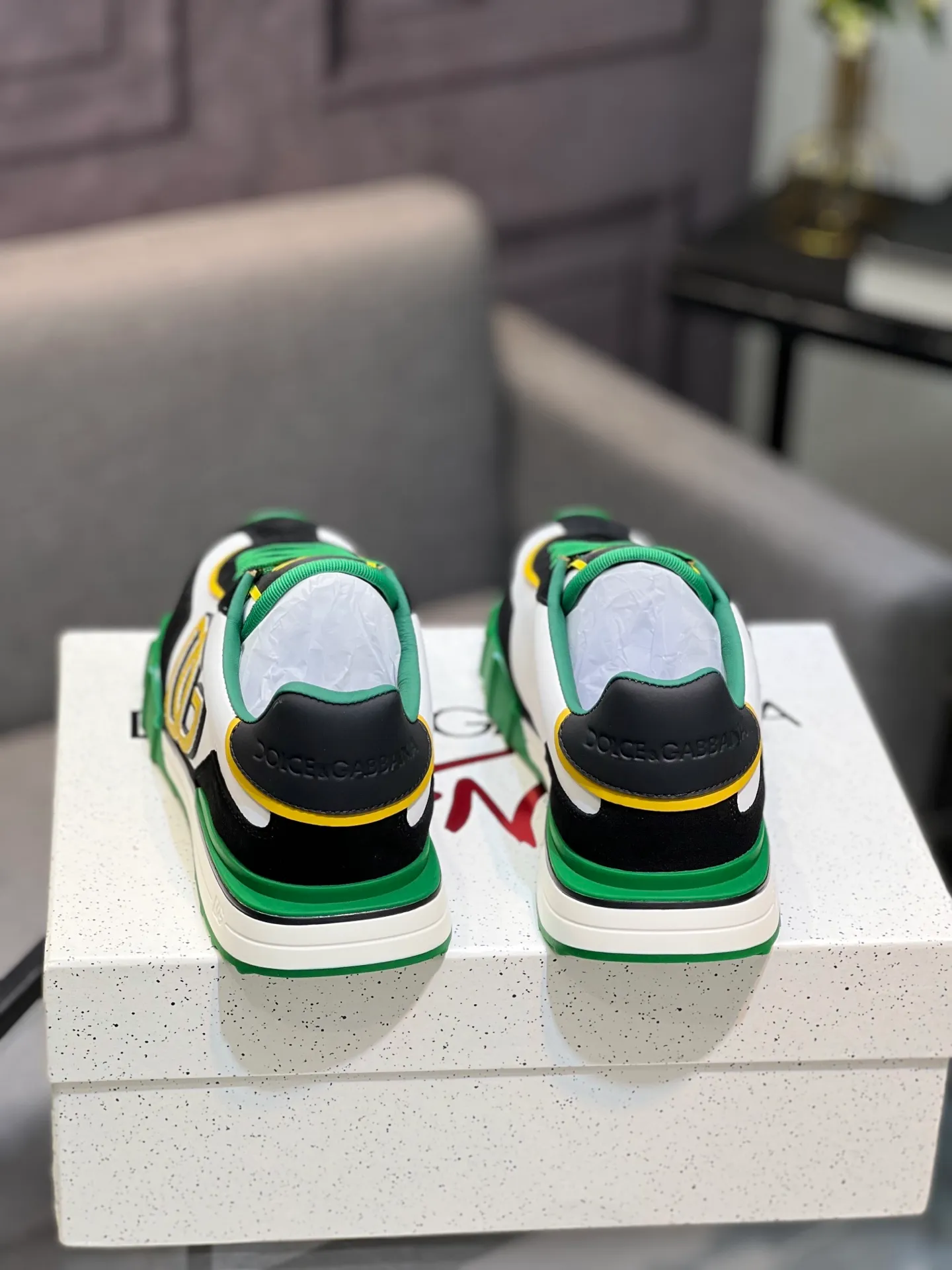 Men's shoes 💰560 Dolce&Gabbana D&G's latest casual sports shoes. Original purchase, development and production. DG's latest explosion. The tongue has the brand's iconic details. It is fashionable and versatile and can add luster to various looks. Create an exquisite design with unique dynamic vitality and modern atmosphere, showing modern and elegant style. Exquisite packaging at the delivery counter🛍📦 ▪️Fabric: Original customized cowhide, lining: Original customized breathable lining, Size: Men's 38-44 (45 46 customized)